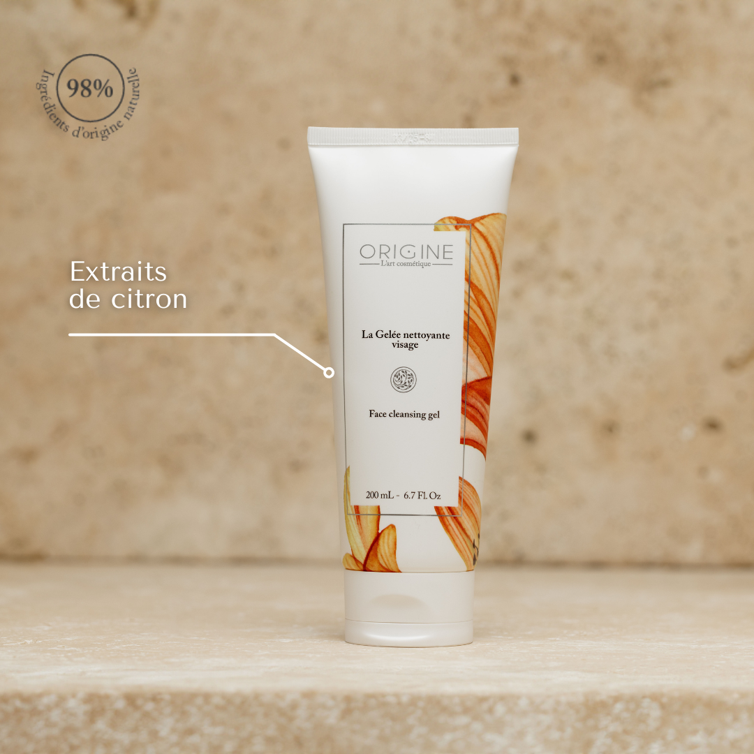 La gelée nettoyante pour le visage